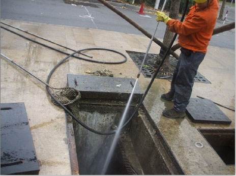 孙吴池底污泥如何清理