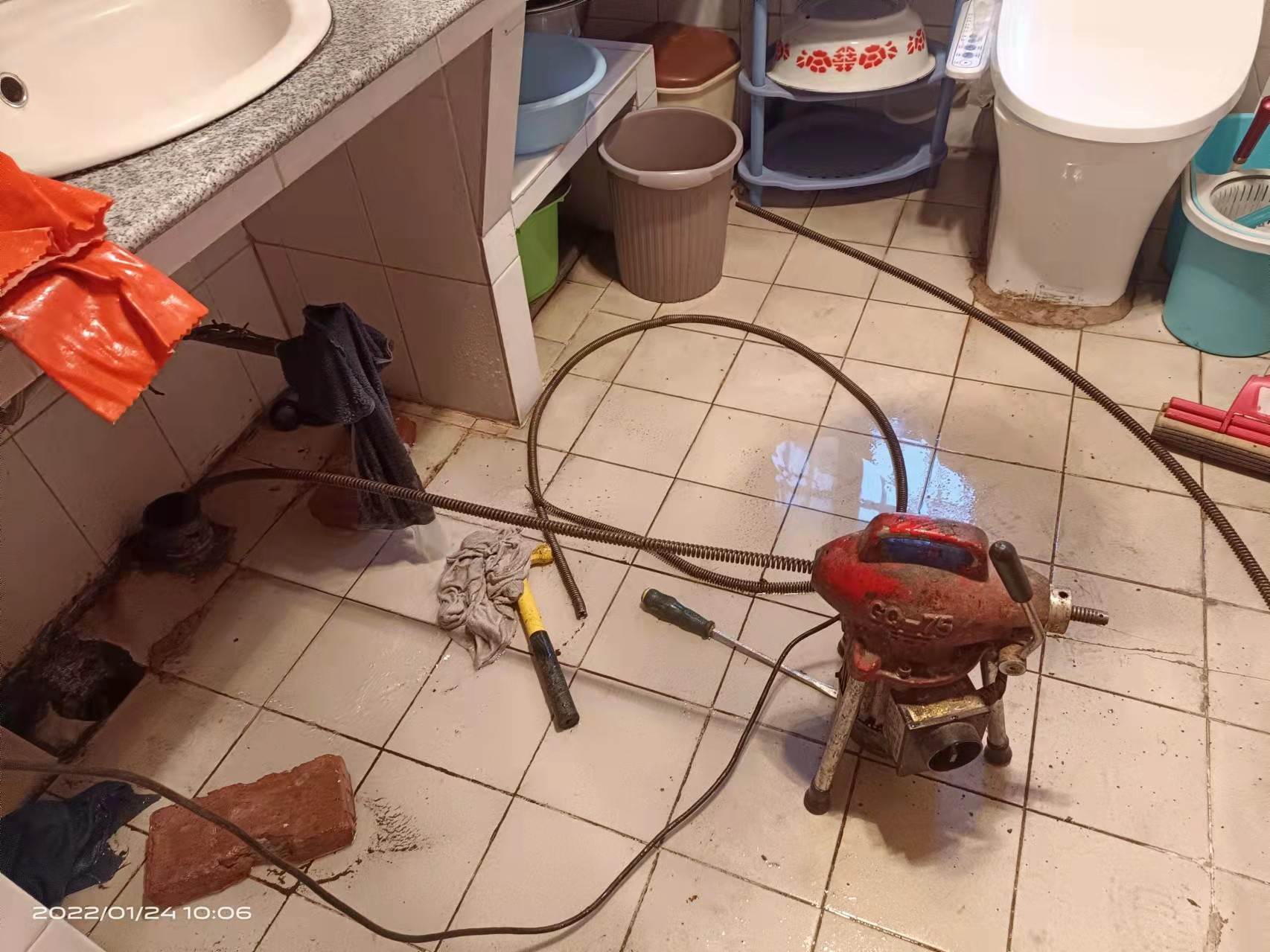 孙吴疏通厨房下水道，地漏疏通